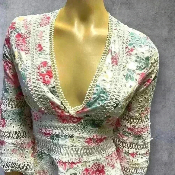 Aqua Women's Floral Lace Deep V-Neck Dress size XS - Picture 2 of 11